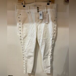 Torrid white skinny jeans with side lace design, size 14R, new with tags